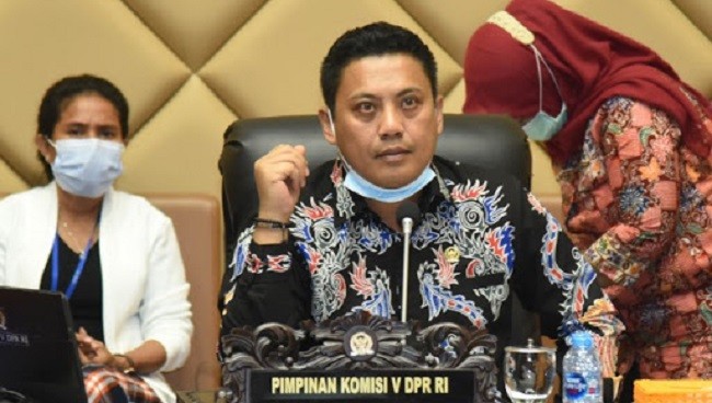 Antrean Tes Covid-19 Di Bandara Soetta Membeludak, Begini Kata Anggota DPR