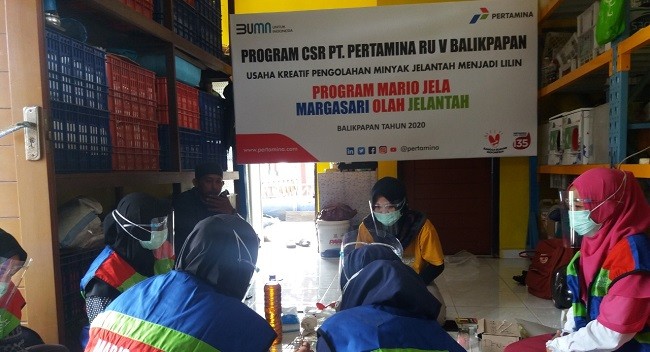 Pertamina Latih Warga Manfaatkan Minyak Jelantah Menjadi Lilin