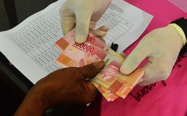 Menko PMK: Bansos Jangan Digunakan untuk Beli Rokok