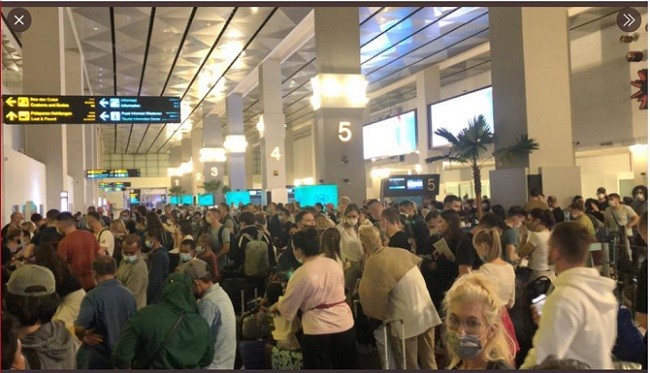 Kerumunan WNA di Terminal 3, LaNyalla Minta Otoritas Bandara Tegas Terapkan Prokes
