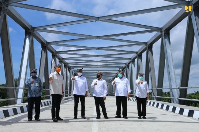 Tiga Menteri Resmikan Jembatan Terusan Bojonegoro-Blora