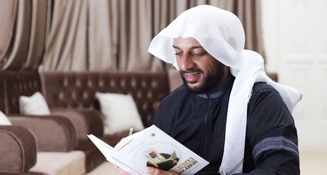 Tidak Seperti Foto yang Beredar, Mahfud: Kondisi Syekh Ali Jaber Membaik