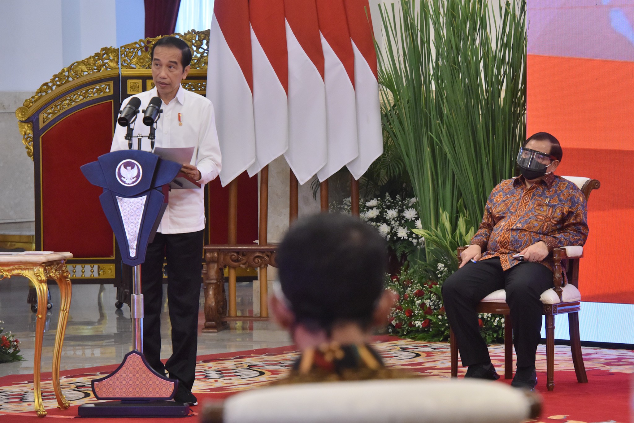 Jokowi: 70 Persen Penduduk Harus Divaksin