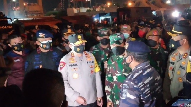 Polda Metro Turunkan 60 Penyelam Cari Korban Pesawat Sriwijaya Air  