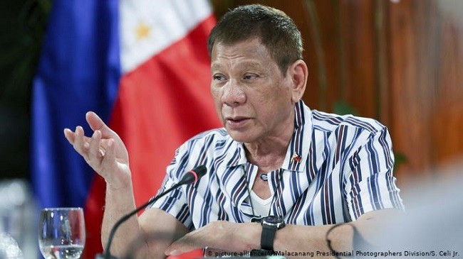 Proses Vaksinasi Duterte Tak Disiarkan, karena Disuntik di Bokong