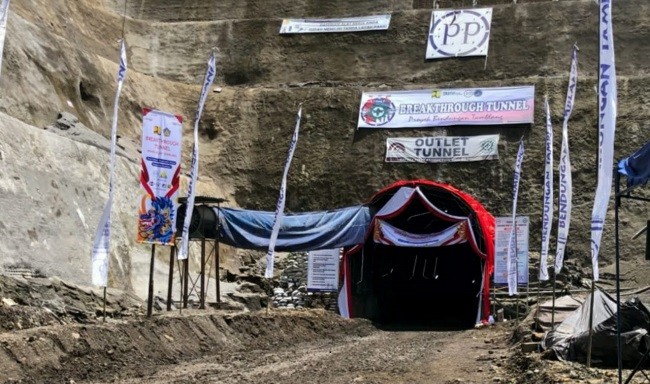 Konstruksi Capai 32 Persen, PUPR Lakukan Breakthrough Tunnel Pengelak Bendungan di Buleleng
