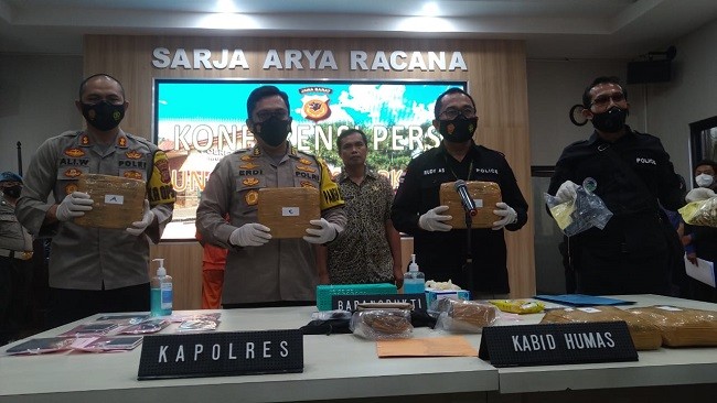 Miliki Narkoba Gathan Saleh Hilabi Resmi Ditahan Di Rutan Mapolres Purwakarta 