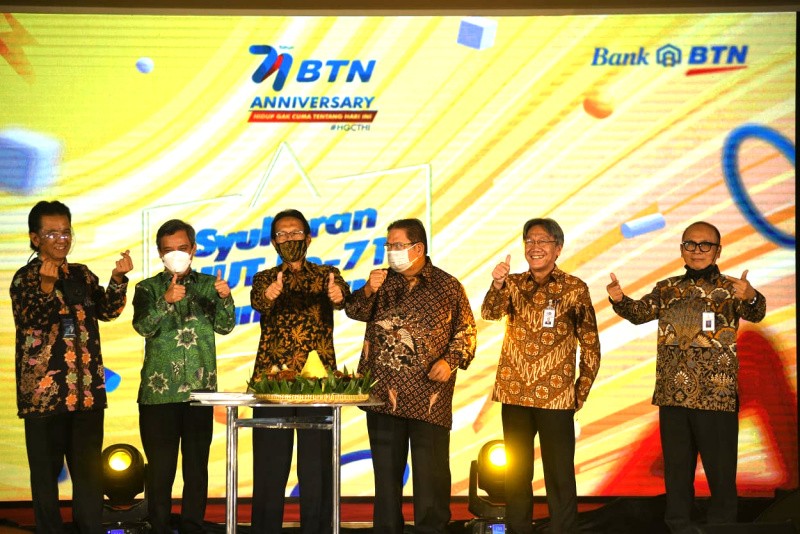 HUT BTN Ke-71 Kado Bunga KPR 4,71 %