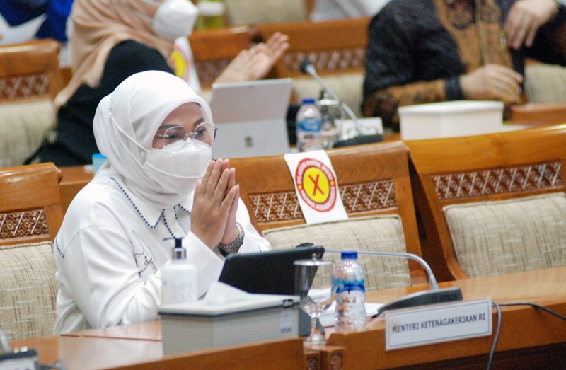 Menaker Raker Dengan Komisi IX DPR RI