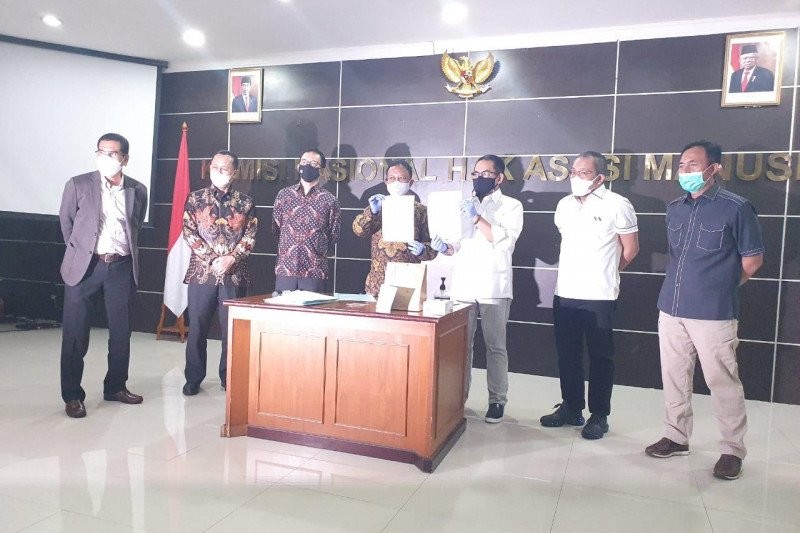 Komnas HAM Serahkan Barang Bukti Kasus Penembakan Laskar FPI ke Polri