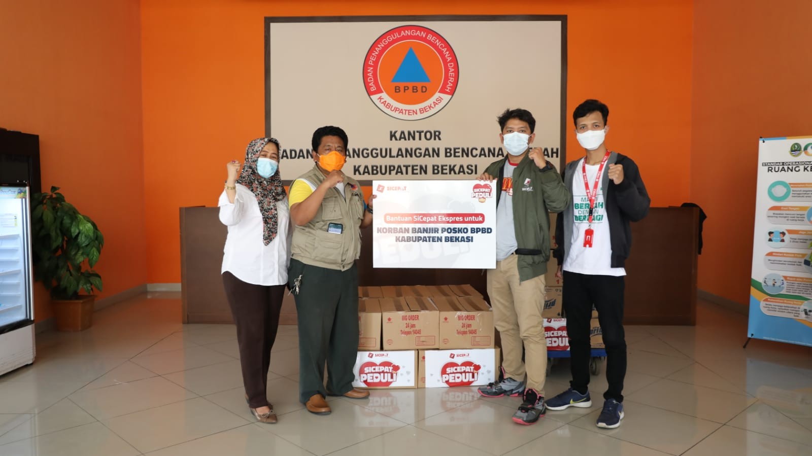 Ringankan Korban Banjir, SiCepat Ekspres Salurkan Bantuan Ke BPBD Kabupaten Bekasi