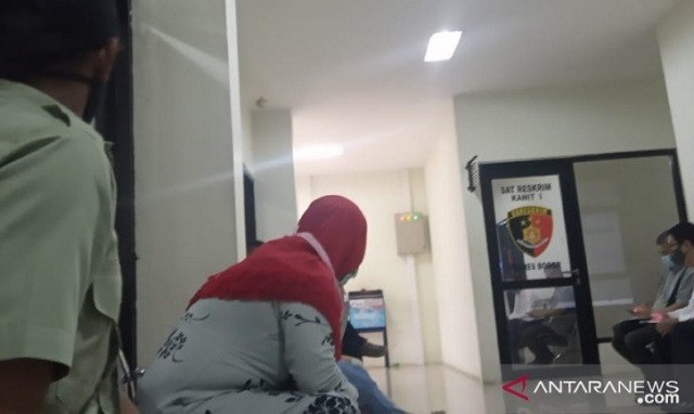 Perempuan Pembuang Botol ke Mulut Kuda Nil di Taman Safari Bogor Minta Maaf