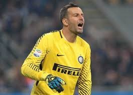 Kiper Inter Milan Positif Covid-19