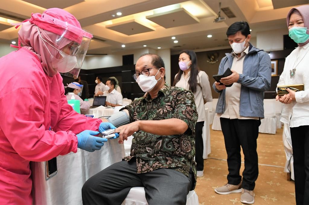 Vaksinasi Tahap Kedua, Sesmenkop Ingatkan Jajarannya Tetap Patuhi Prokes