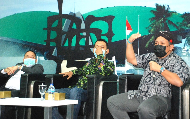 Dialektika Demokrasi DPR RI