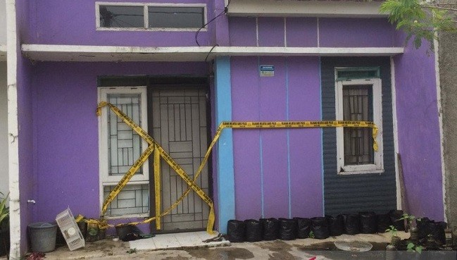 Geledah Rumah di Karawang, Densus Sita Dua Dus Buku Paham Radikalisme