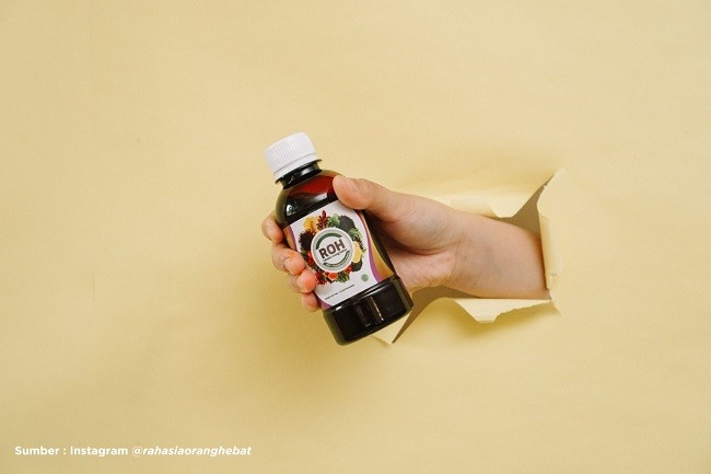 Madu Rahasia Orang Hebat Jadi Souvenir Pernikahan Atta-Aurel