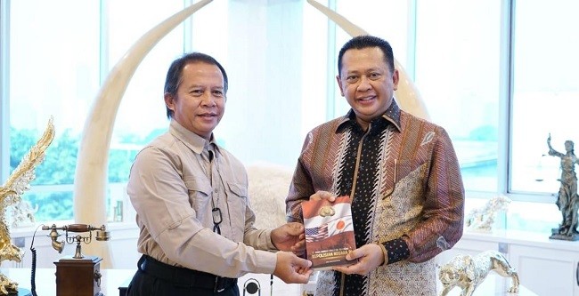 Mau Jadi Polisi, Bamsoet Sarankan Generasi Muda Baca Dulu Buku 'Pearl Harbor Hiroshima Nagasaki'