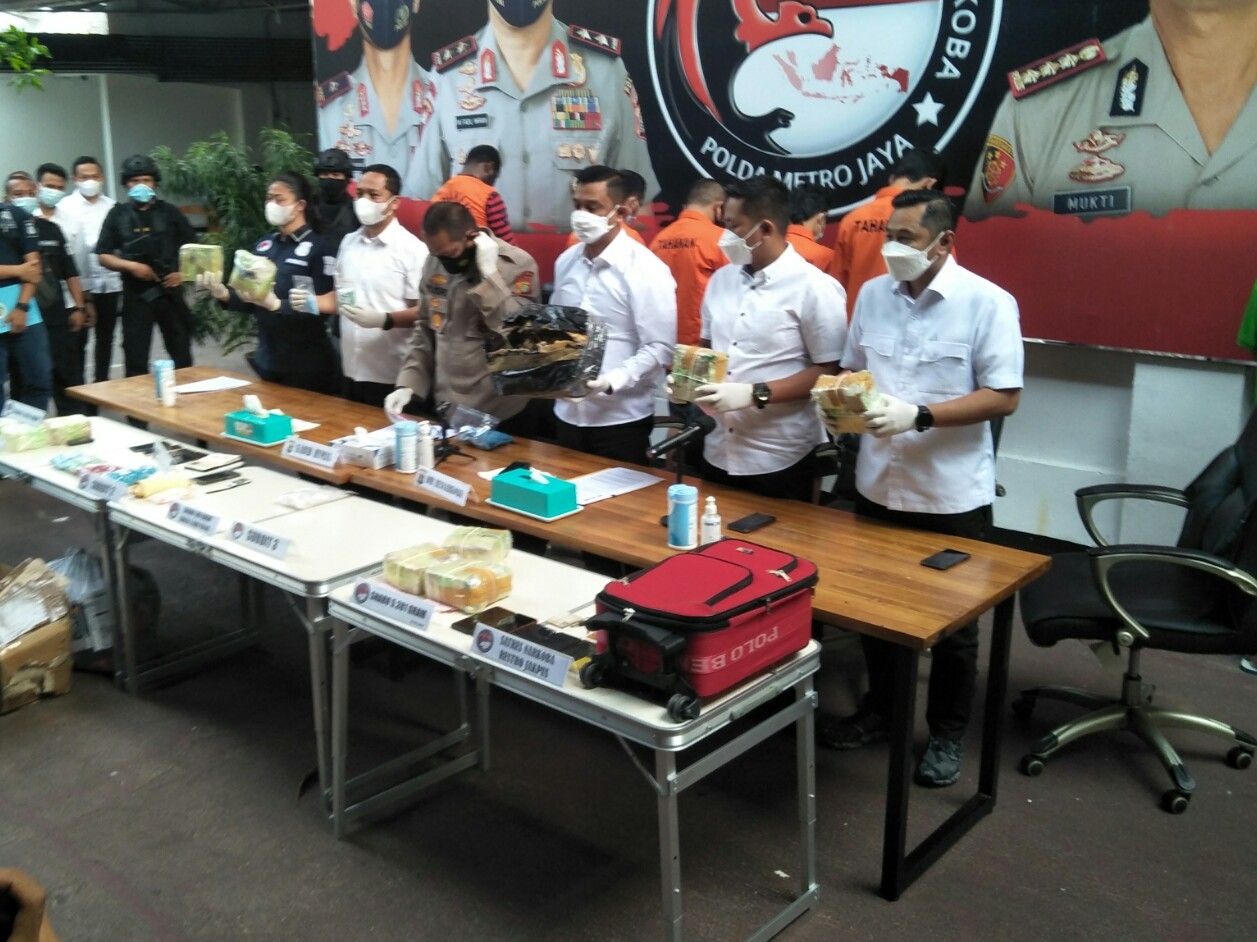 Sabu 5,9 Kilo Berlabel "Hoki" Disita dari Seorang Pria di Pekanbaru