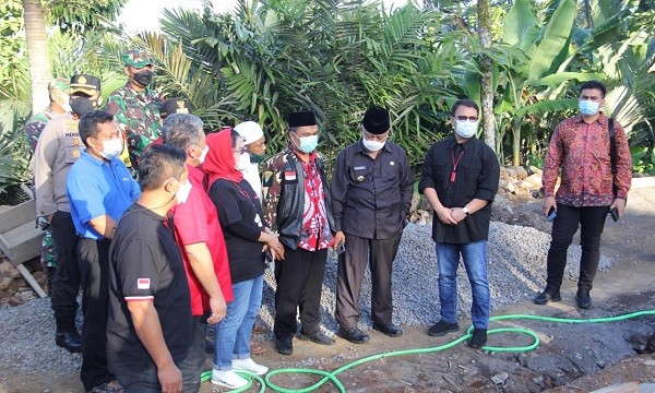 Ahmad Basarah Kunjungi Masjid dan Gereja Hancur Akibat Gempa di Malang