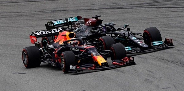 Rebut posisi dari Vestappen, Hamilton Juara di Catalunya