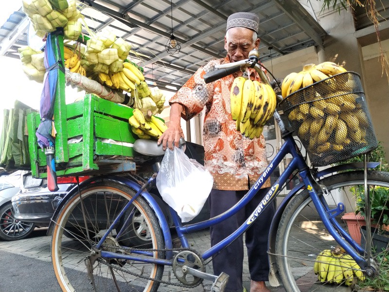 Penjual Pisang Keliling, Pake Sepeda Ontel