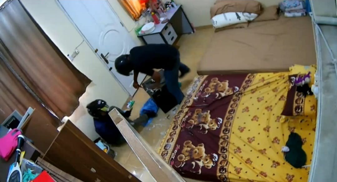 Komplotan Pencuri Terekam CCTV Gasak Rp 500 Juta di Rumah Mewah di Jelambar
