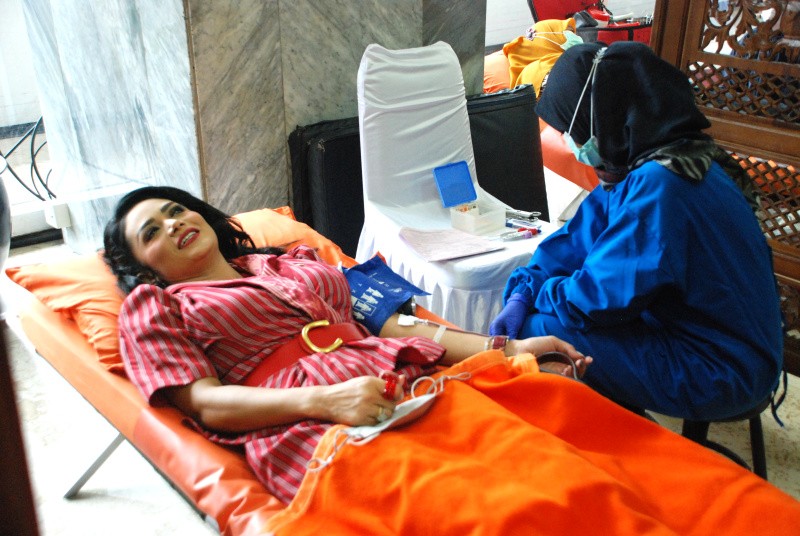 Krisdayanti Donor Darah Kemanusian
