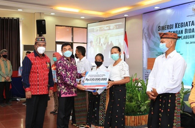 Hadir di Kawasan Timur Indonesia, LPDB Apresiasi UMKM Binaan Kopdit Obor Mas NTT