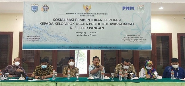 Masyarakat Desa Mekarsari TORA Panimbang Sepakat Jadi Anggota Koperasi