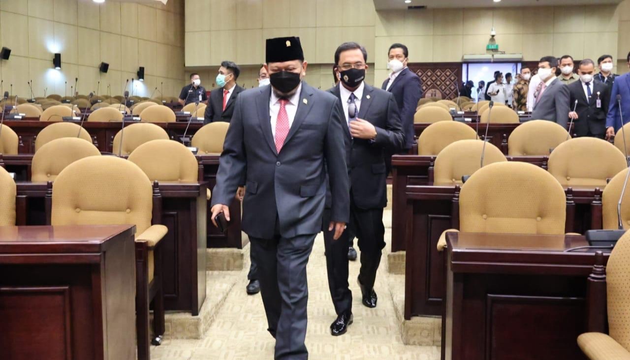 Ketua DPD RI Minta Pengusaha Sektor Non Esensial dan Kritikal yang Langgar PPKM Disanksi Tegas