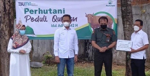 Perhutani Salurkan Bantuan Hewan Kurban senilai Rp 506,7 Juta