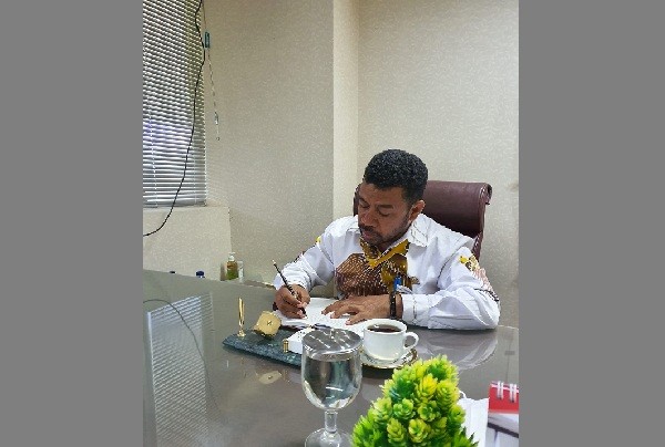 Senator Filep Soroti Masalah Rekrutmen Tenaga Kerja di Papua