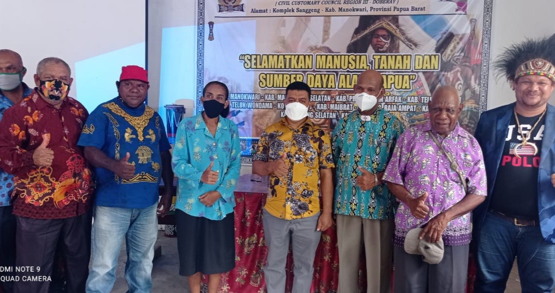 Filep Wamafma Desak Pemerintah Selesaikan Persoalan TKBM di Manokwari
