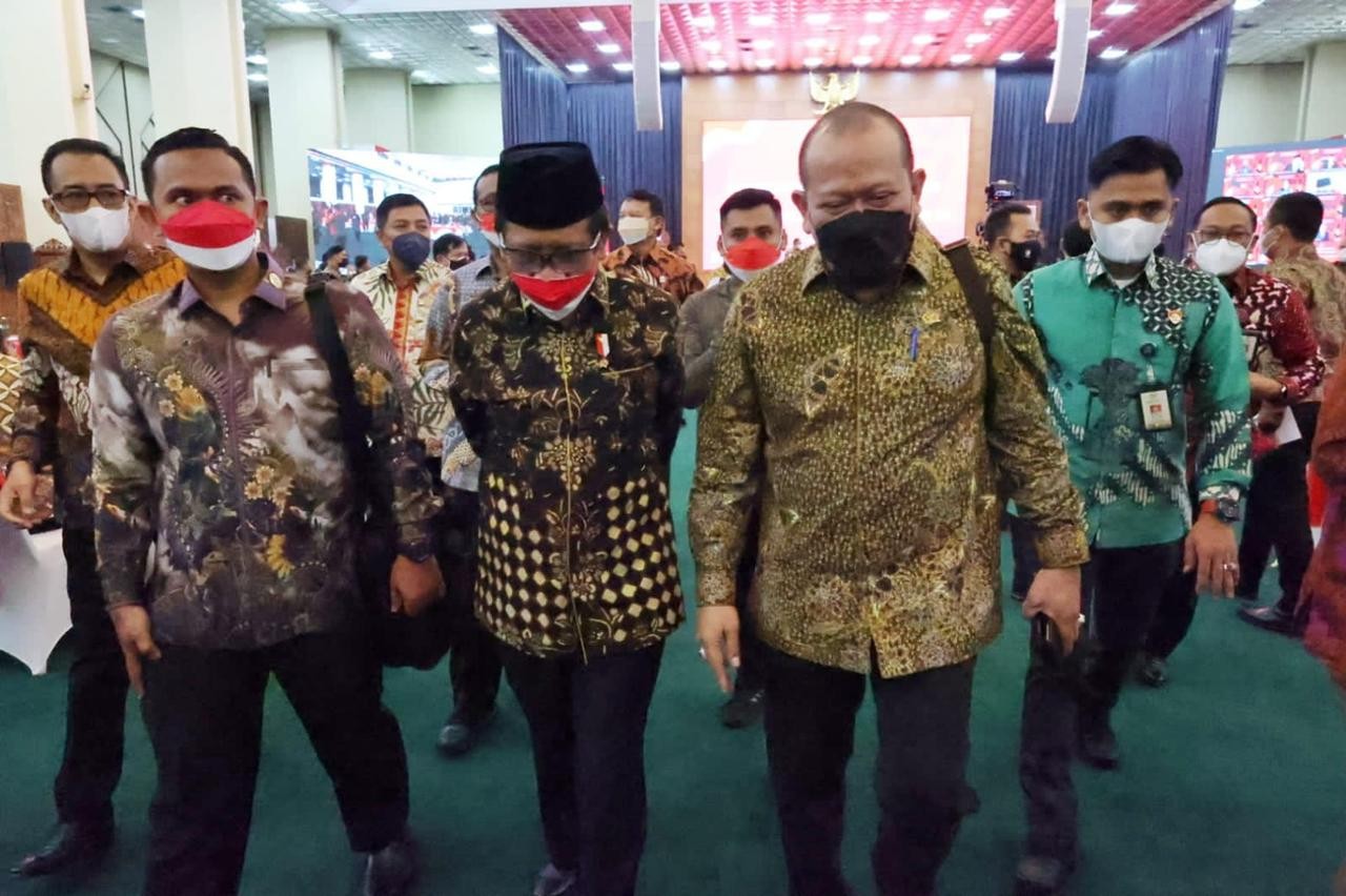 Ketua DPD RI Hadiri Peringatan Hari Konstitusi dan HUT ke-76 MPR RI