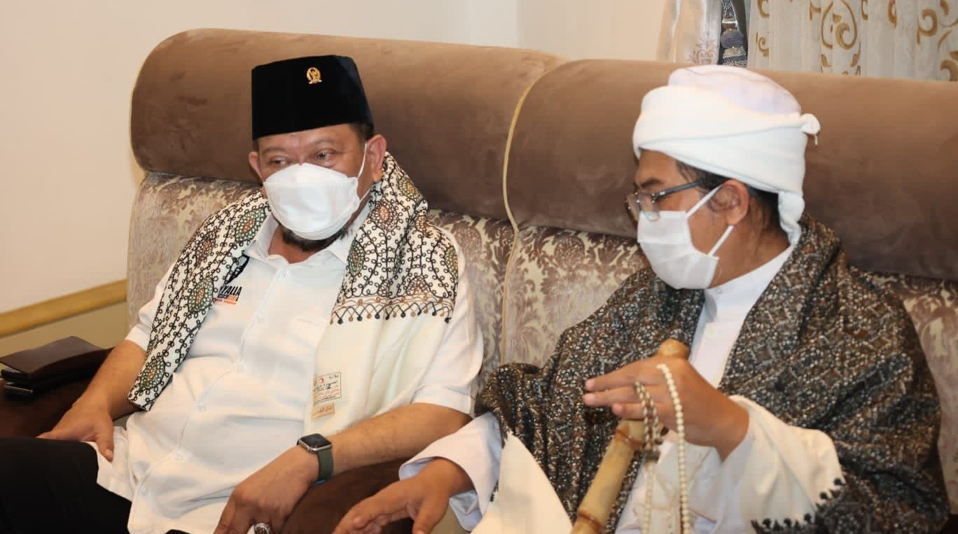 Ketua DPD RI Dapat 'Ijazah Khusus' dari Abuya Muhyidin Sumedang Agar Niat Mulia Tercapai
