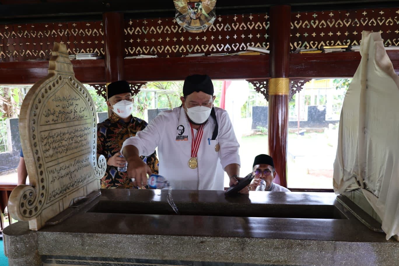 Ziarah ke Makam Tjut Nyak Dhien di Sumedang, LaNyalla: Jangan Sekali-kali Melupakan Sejarah