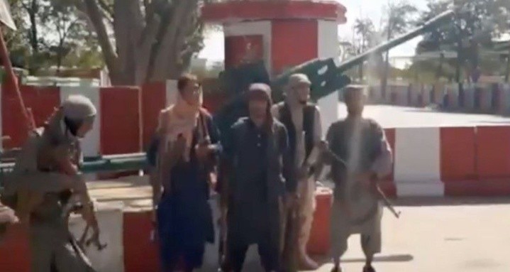 Pasca Taliban Kuasai Afghanistan, Inggris Evakuasi 7000 Orang