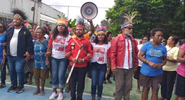 Filep Wamafma Ajak Semua Pihak Dukung Bupati Sorong yang Digugat 3 Perusahaan.