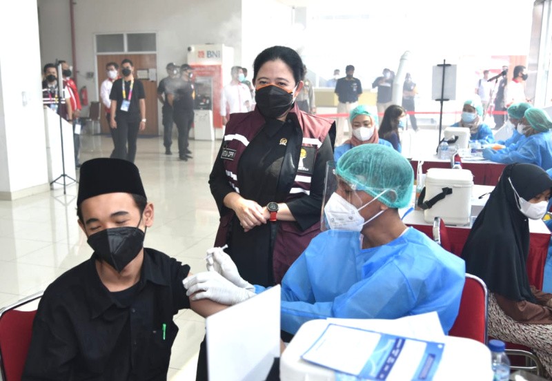 Puan Maharani Kunjungi Vaksinasi Nelayan Jakarta