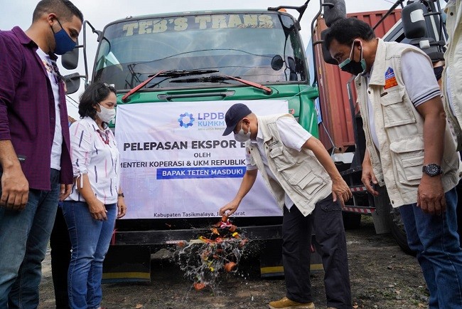 Teten Lepas Ekspor Briket UKM ke Hongkong dan Irak, Nilainya Fantastis