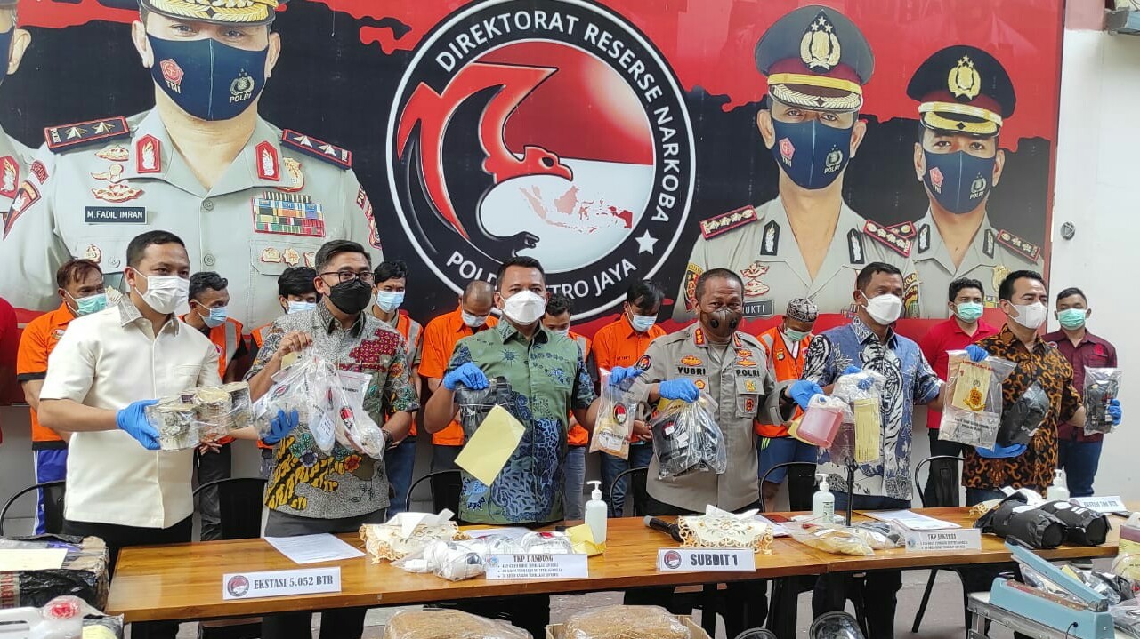 Coba Kelabui Petugas, Dua Pelaku Kirim Sabu dan Ekstasi Dalam Speaker