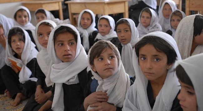 Taliban Larang Anak Perempuan Kembali ke Sekolah
