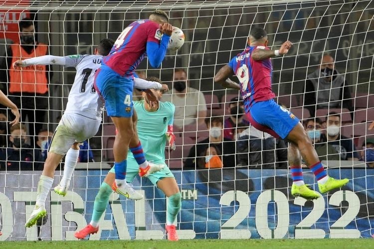 Berkat Ronald Araujo, Muka Barca Terselamatkan di Kandang Sendiri