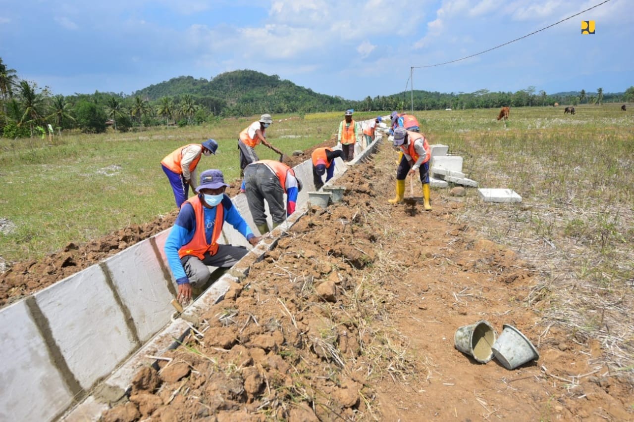 Realisasi Program Padat Karya Tata Guna Irigasi Kementerian PUPR Capai Rp2,4 Triliun