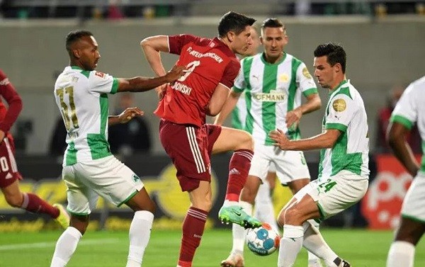 Bermain dengan 10 orang, Bayern Munchen Tekuk Greuther Furth