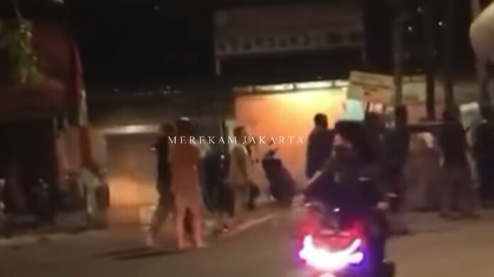 Lagi Enak Nongkrong, Empat Orang di Cibubur Ditusuk Puluhan Orang