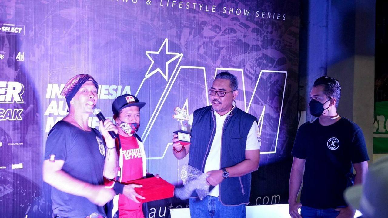 Gus Jazil Terpukau Berbagai Kreasi Motor Antik Karya Anak-anak Muda