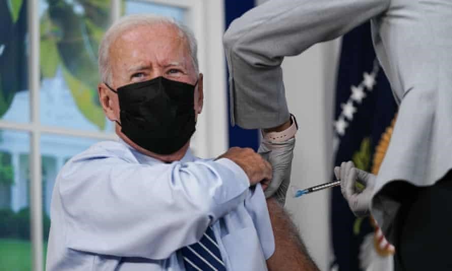 Joe Biden Terima Suntikan Vaksin Dosis Covid-19 Ketiga