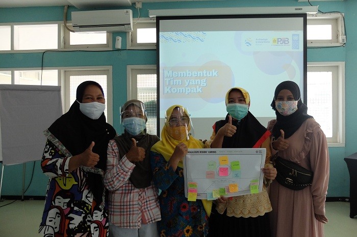 Bantu Wirausahawan Perempuan di Pesisir Indonesia, AIS Forum Gandeng PJB UP Paiton Luncurkan Womenpreneurship Support Program